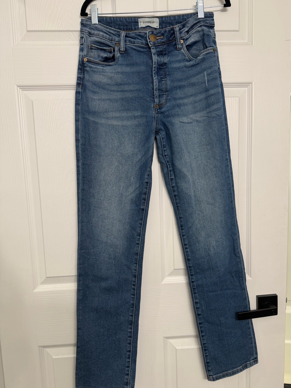 Evereve Women's Straight Leg Jeans in Medium Blue Wash